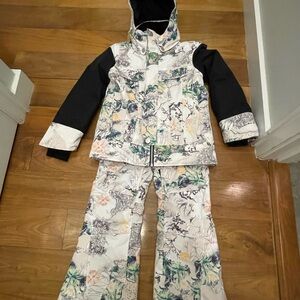 Obermeyer Teen/ Kids Black, Gray and Green Ski/Snowboard Jacket and Pants Set